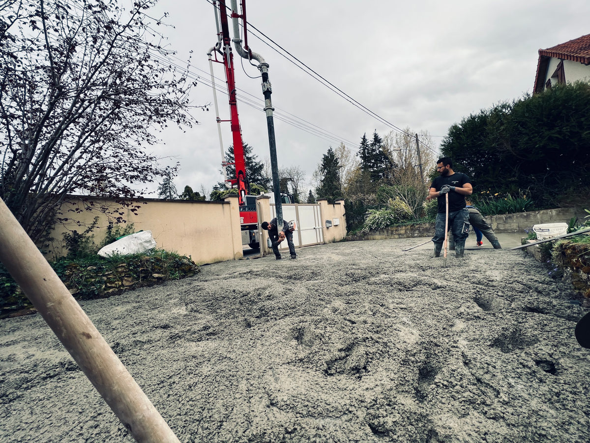 Coulage de dalle, chantier en cours