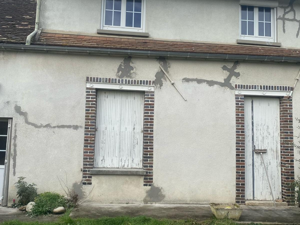 Façade avec fissures repérées