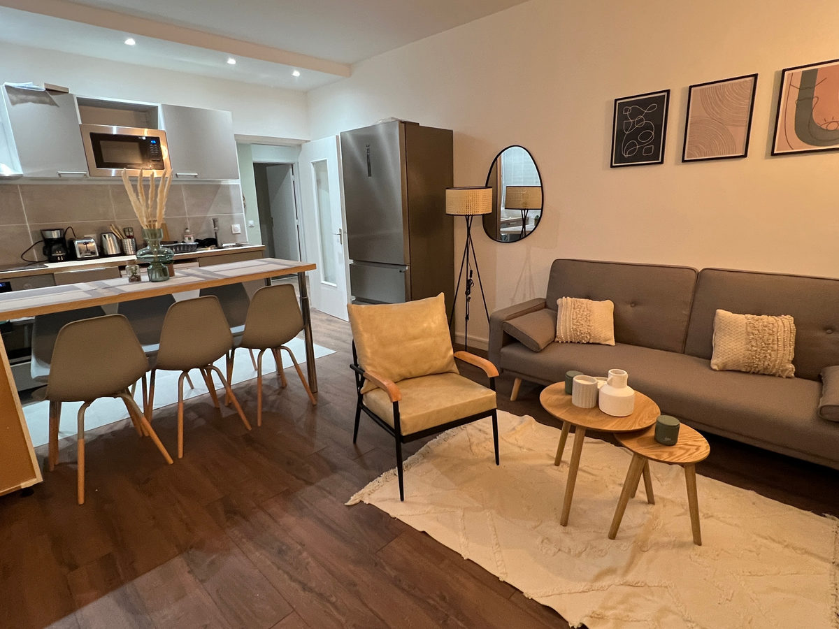 Séjour meublé après rénovation